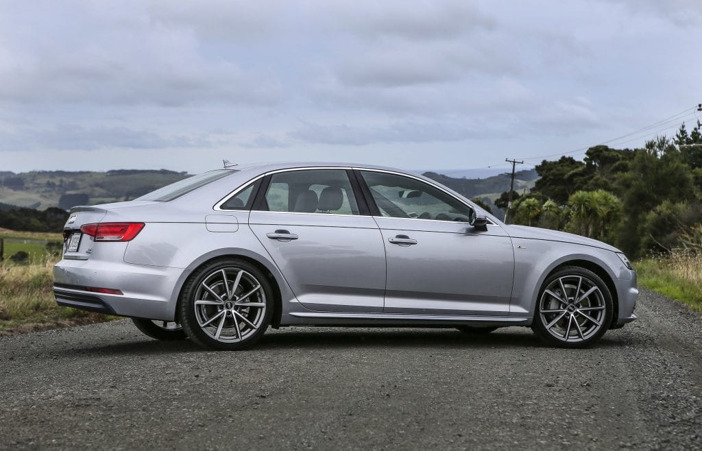 Audi2016_A4_001