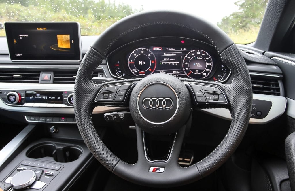Audi2016_A4_111