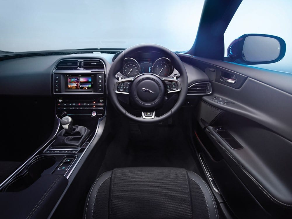 jag_xe_r_sport_interior_image_011014_18
