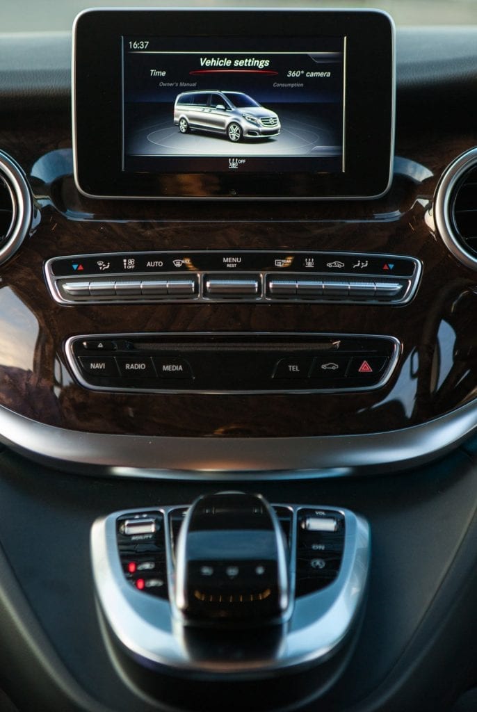panel-screen-mercedes-benz-v-class