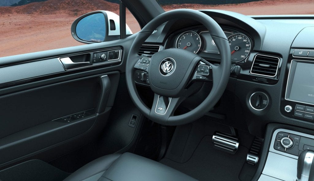 touareg-v8-r-line-interior-staring-wheel