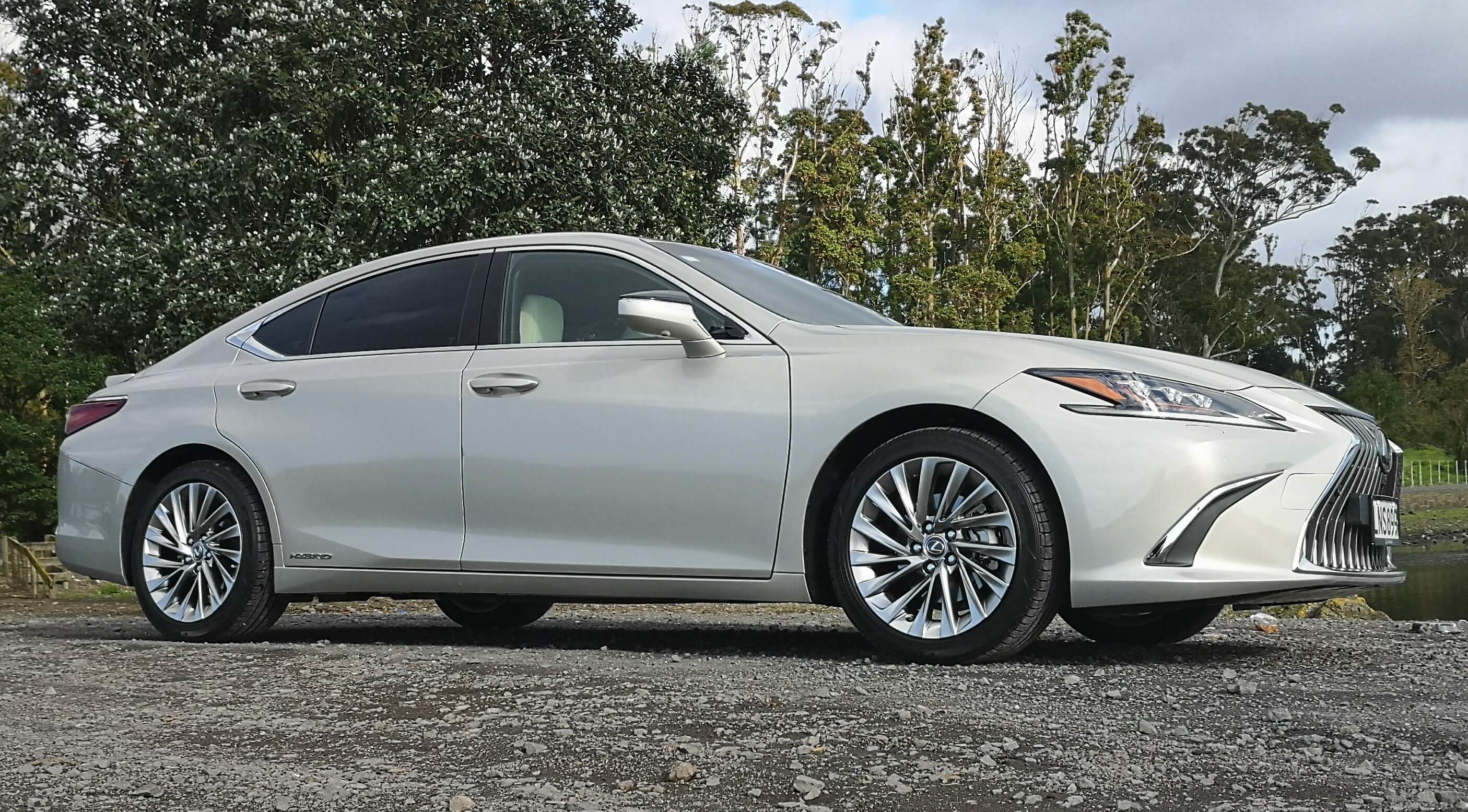 Lexus ES 300h review New Zealand