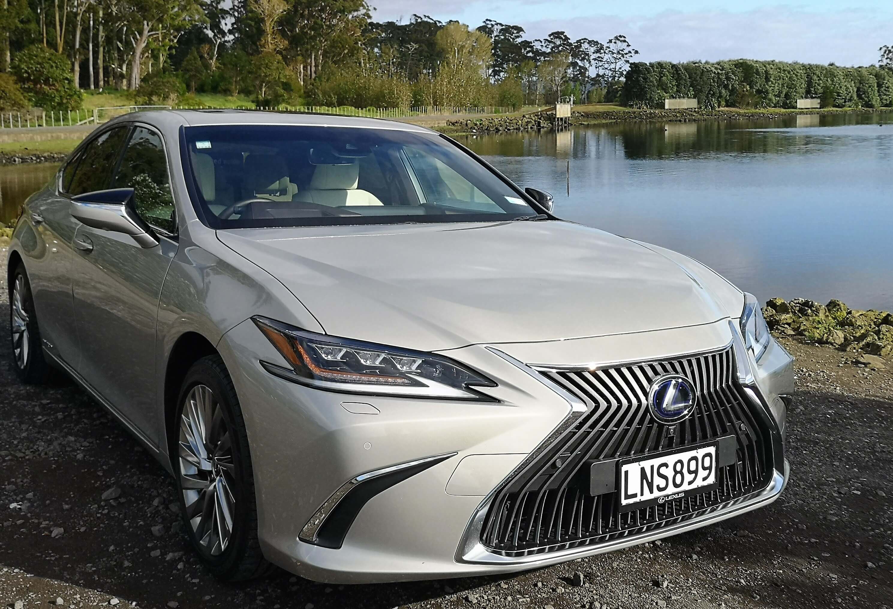 Lexus ES 300h review New Zealand