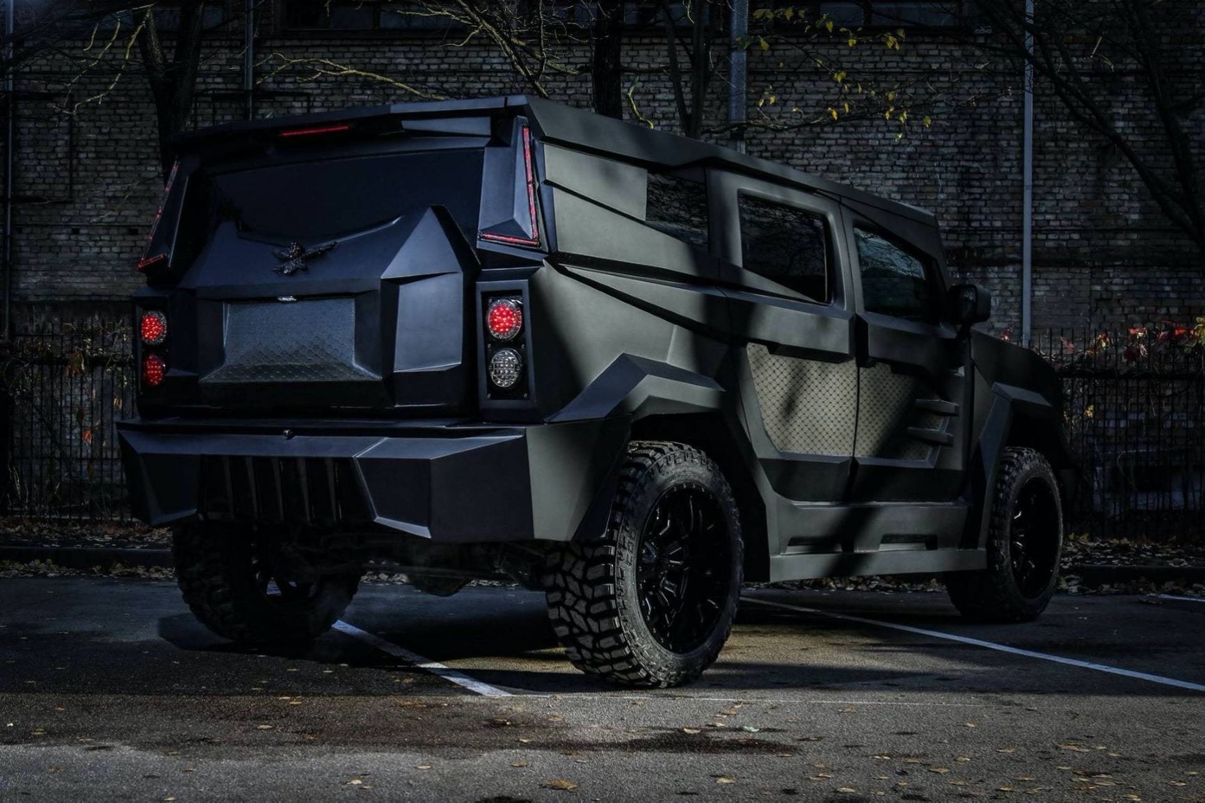 Above: The Dartz Black Stallion. A very fierce looking Hummer H2
