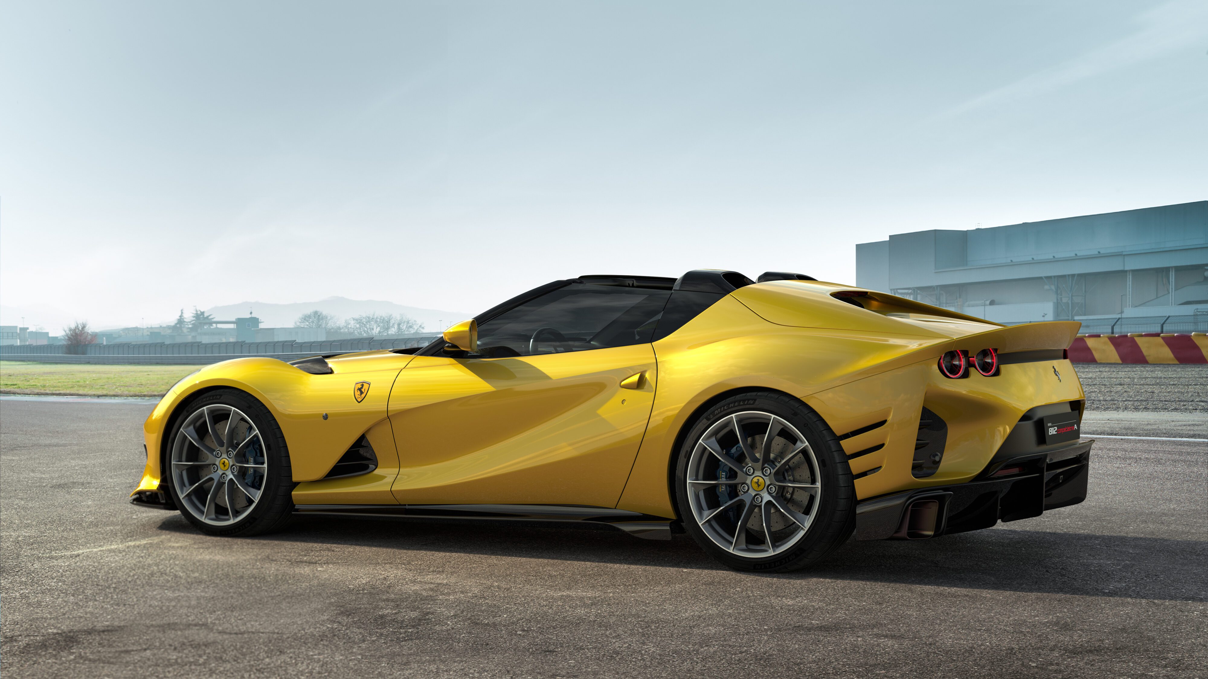Ferrari 812 Competizione e 812 Competizione A