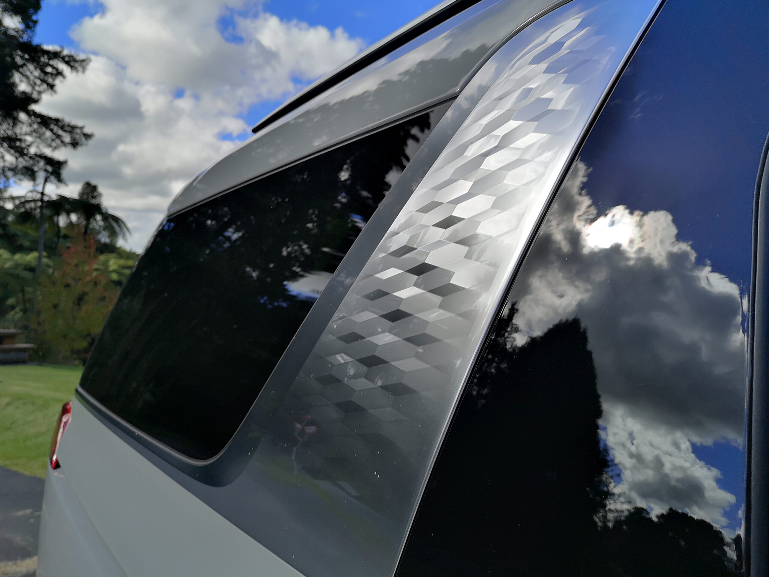 Kia Carnival fin