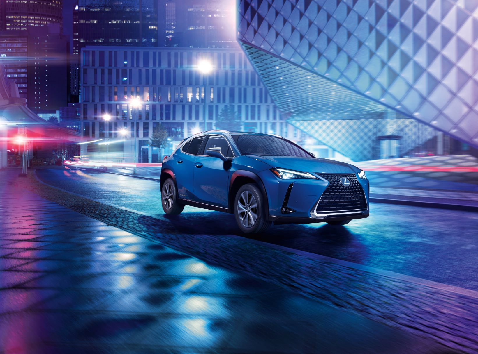 Lexus UX300e in blue