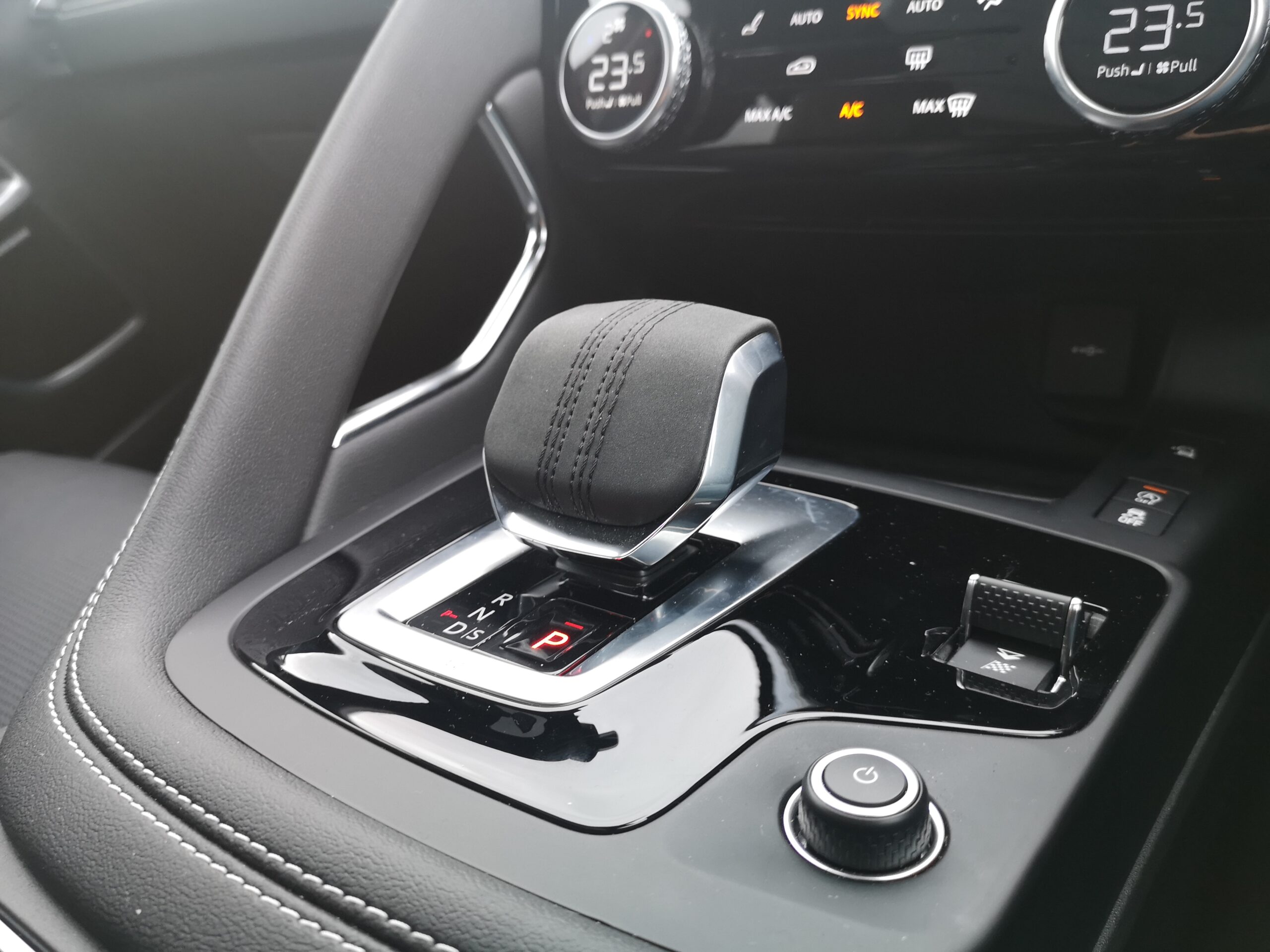 E-pace gear knob