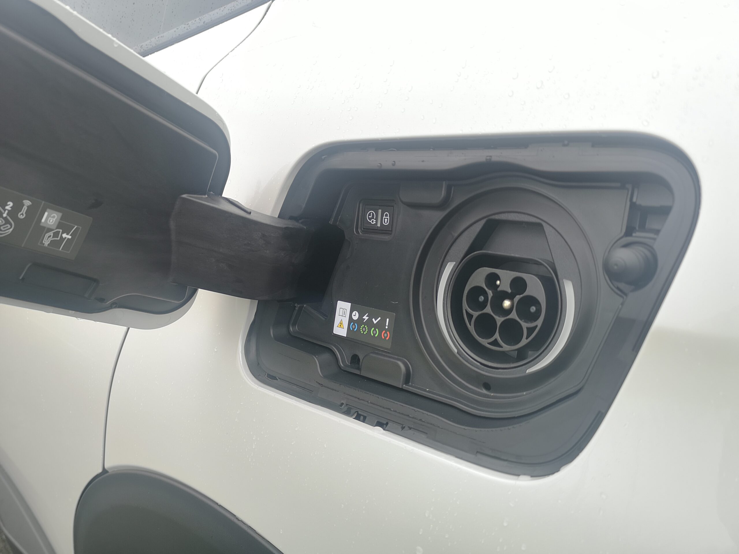 Ev socket