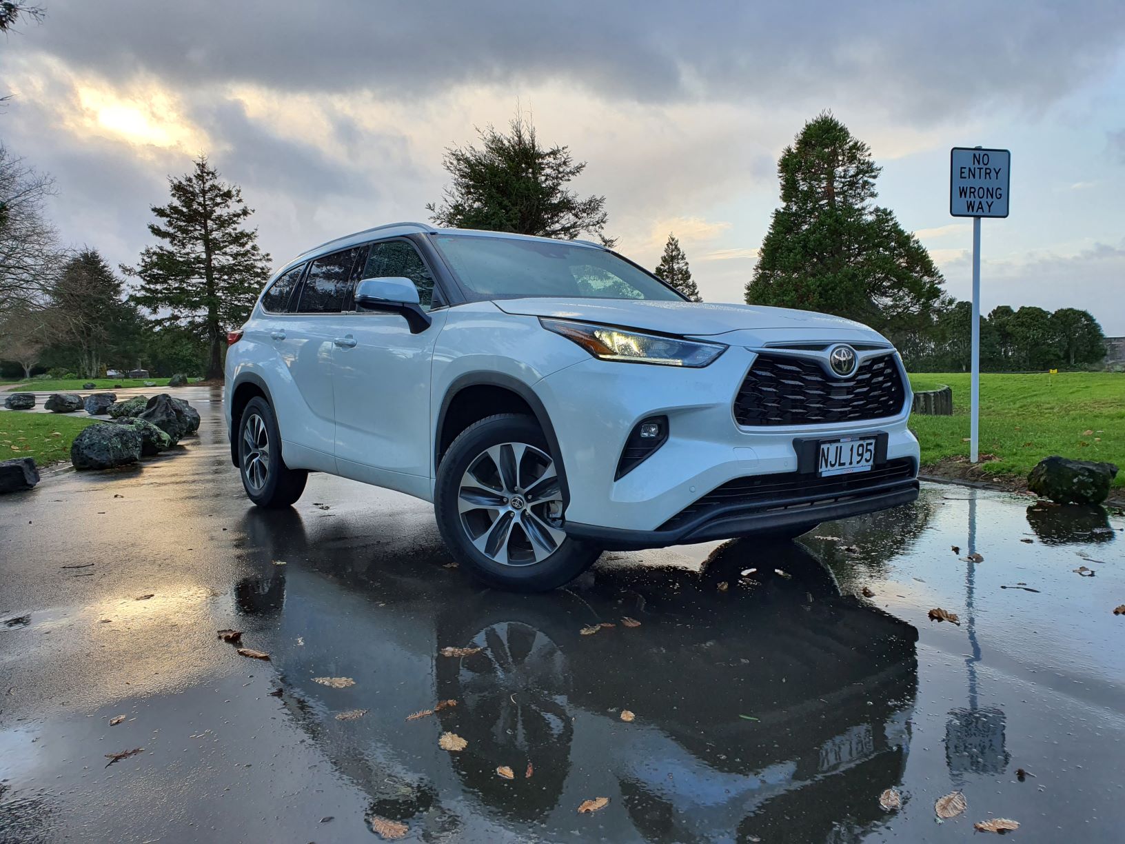 Front three quarter view of the new Toyota Highlander Limited