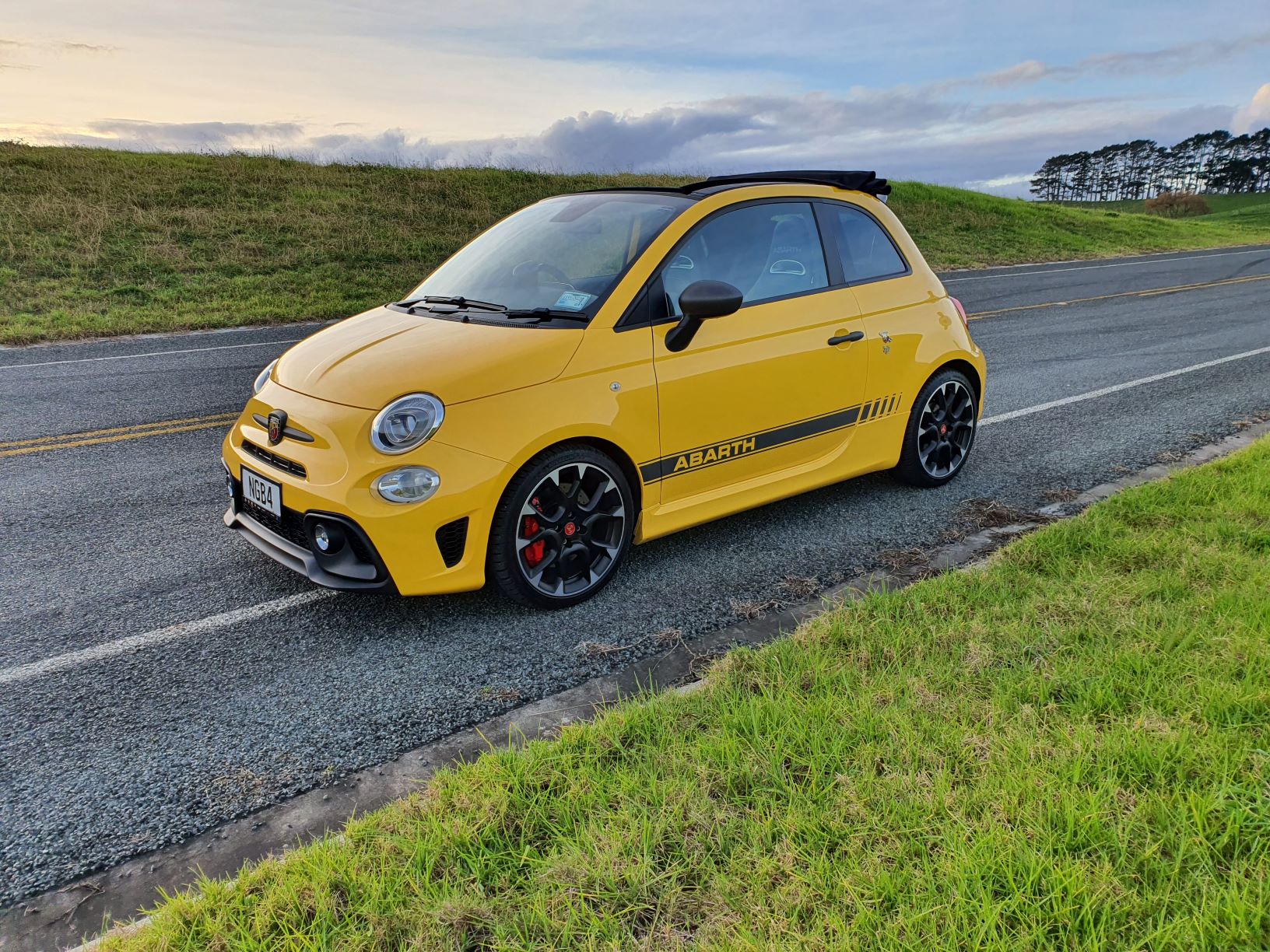 Abarth 595C Competizione in yellow