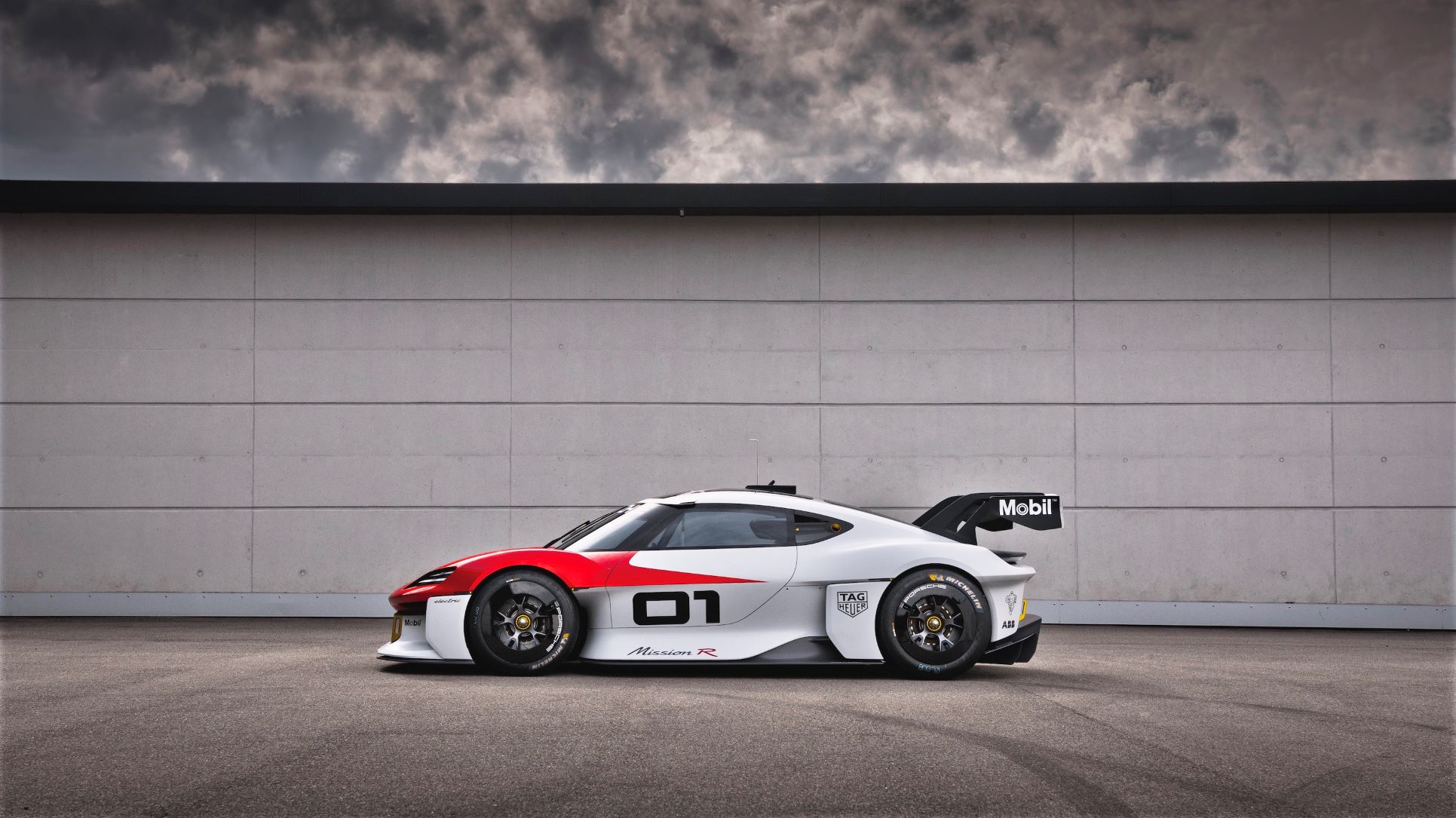 Porsche Mission R concept side view