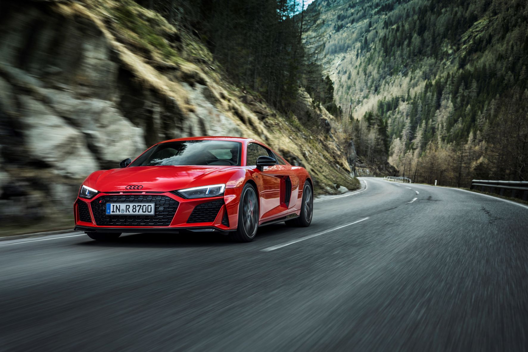Audi R8 V10 Performance RWD Coupe on country roads