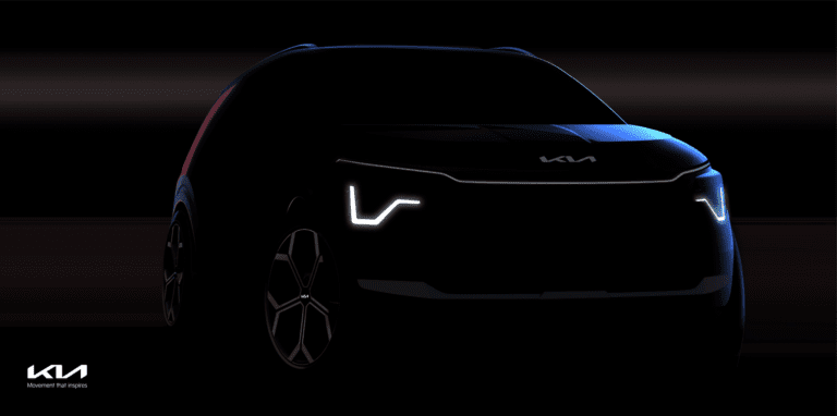 Front three quarters view of the 2022 Kia Niro