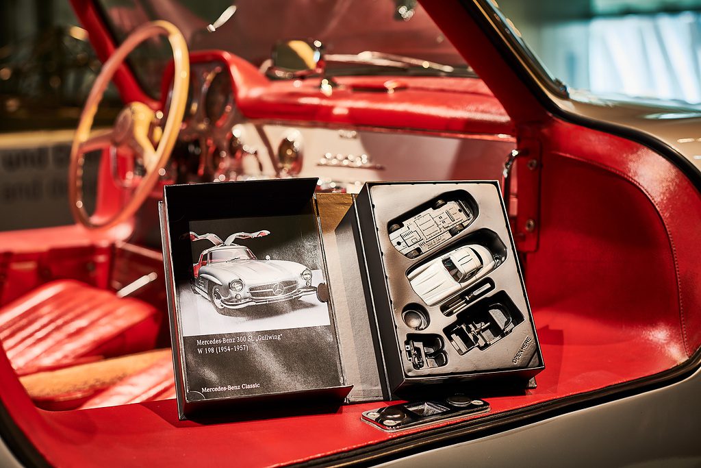 Mercedes-Benz 300SL model kit