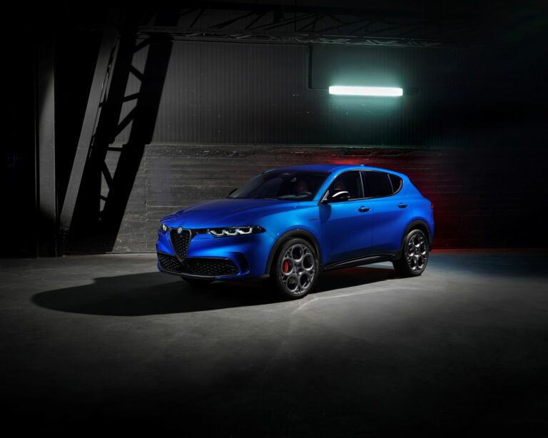 2022 Alfa Romeo Tonale in Blue