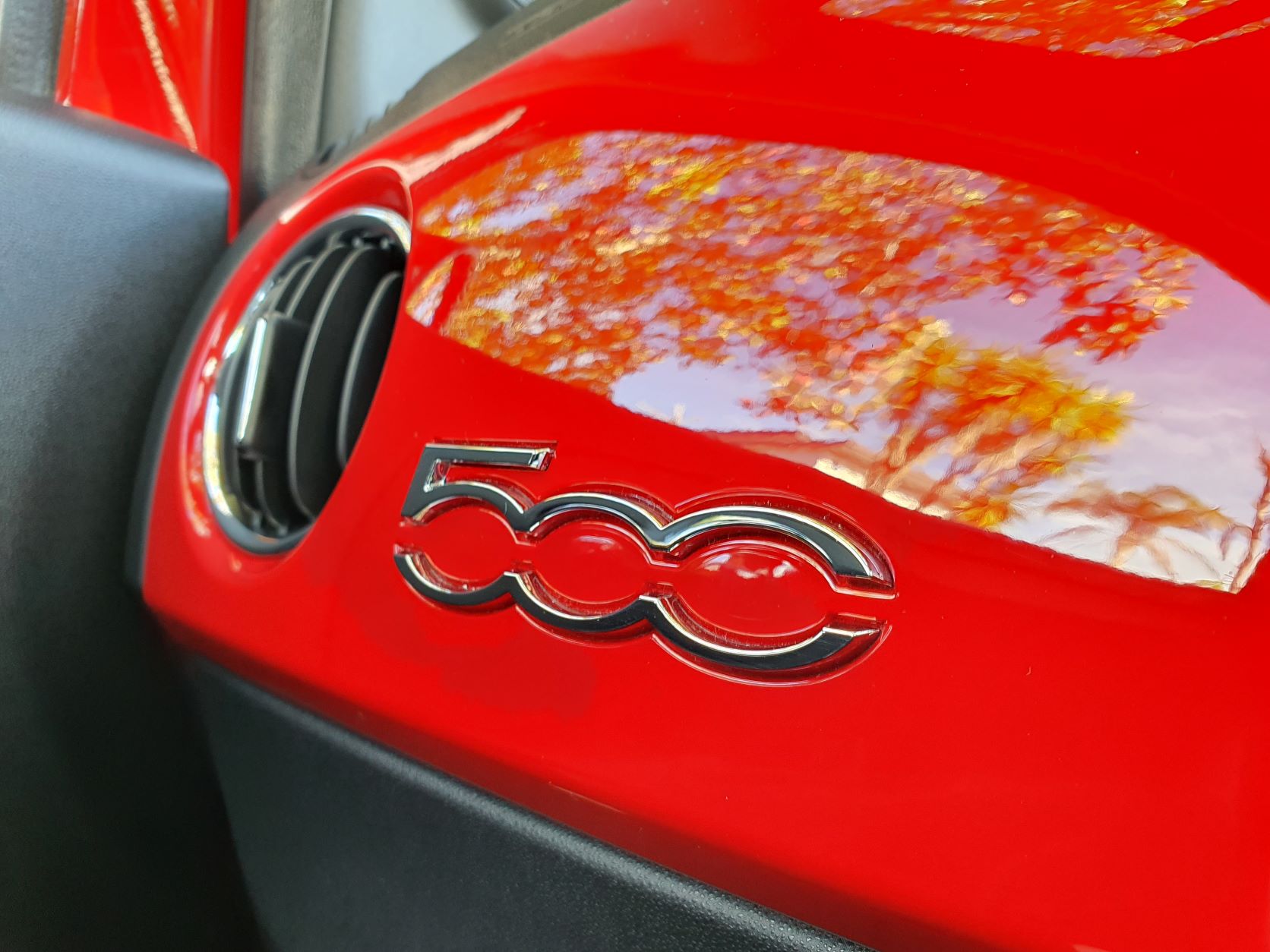 Red body coloured panel on the dashboard of the new Fiat 500 Dolcevita