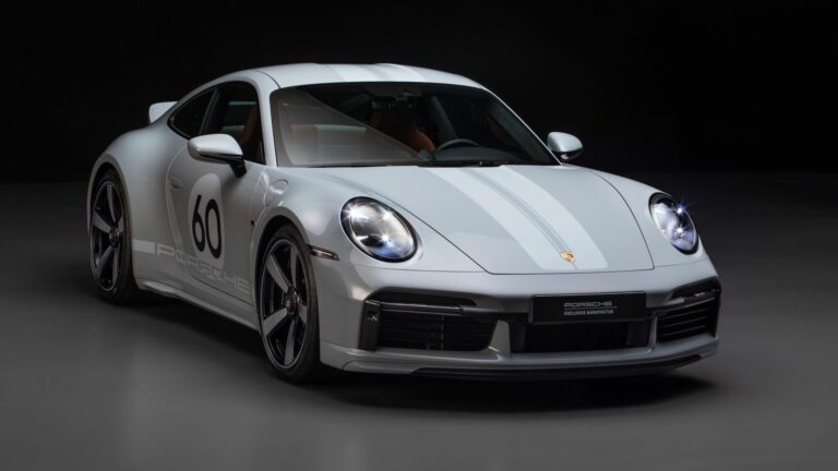 Front three quarters view of the new Porsche 911 Sport Classic