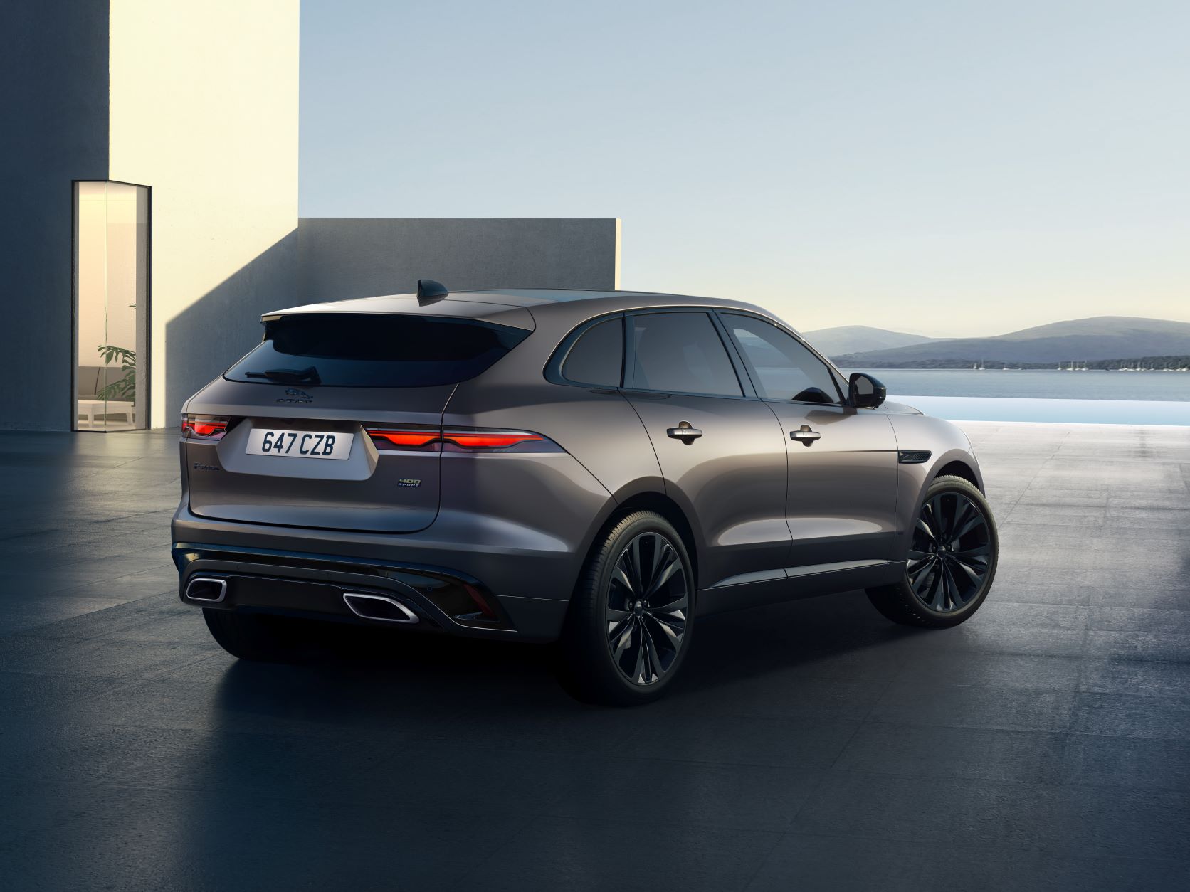 Rear three quarter view of the new Jaguar F-Pace 400 Sport