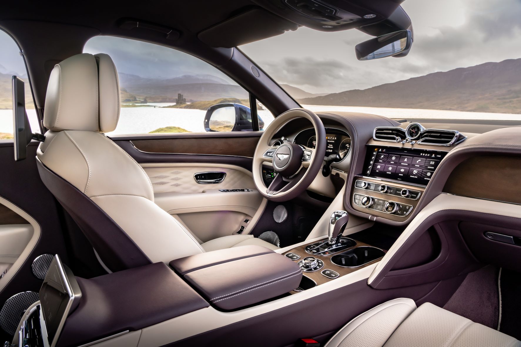 Picture of a cream leather interior on the new Bentley Bentayga extended wheelbase