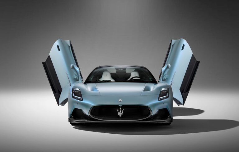 Front view of the Maserati MC20 Cielo