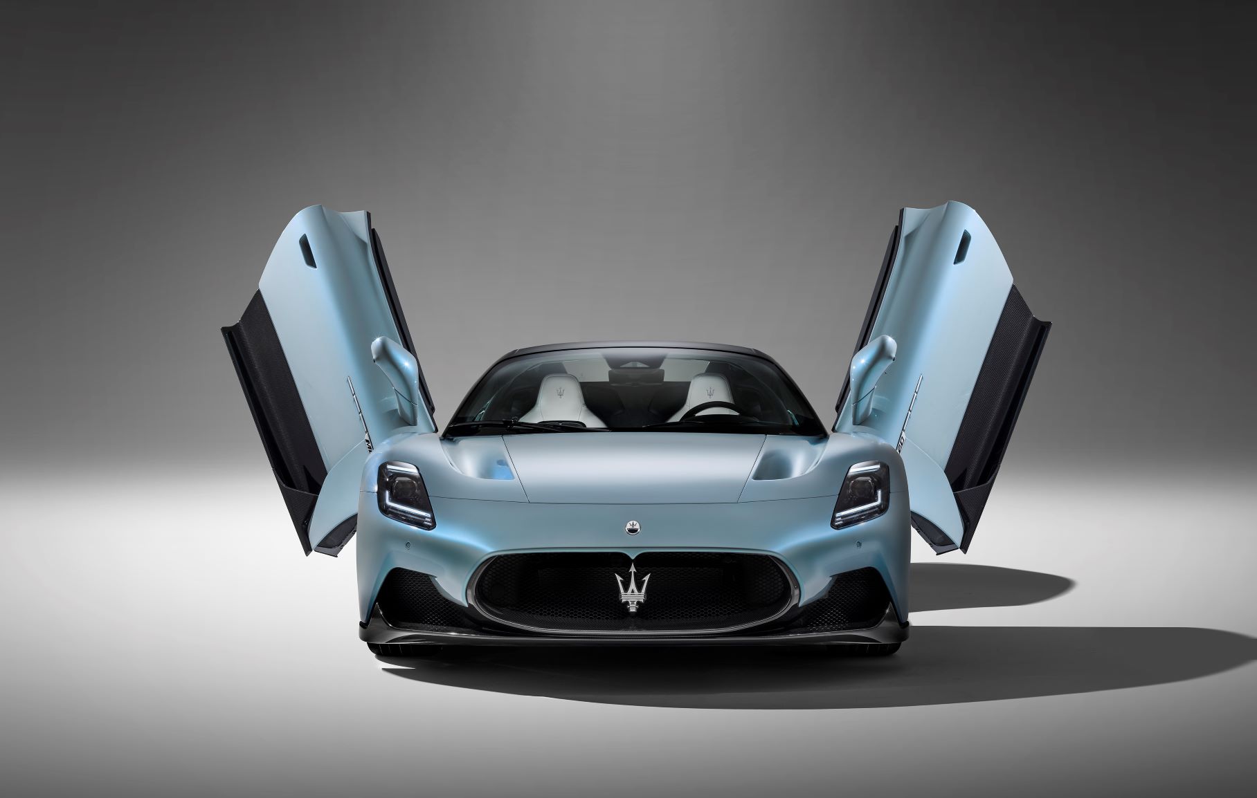 Front view of the Maserati MC20 Cielo