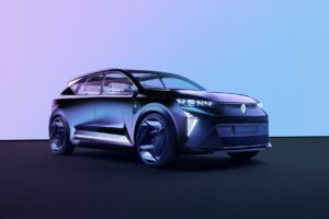 Front three quarters view of the new Renault Scenic