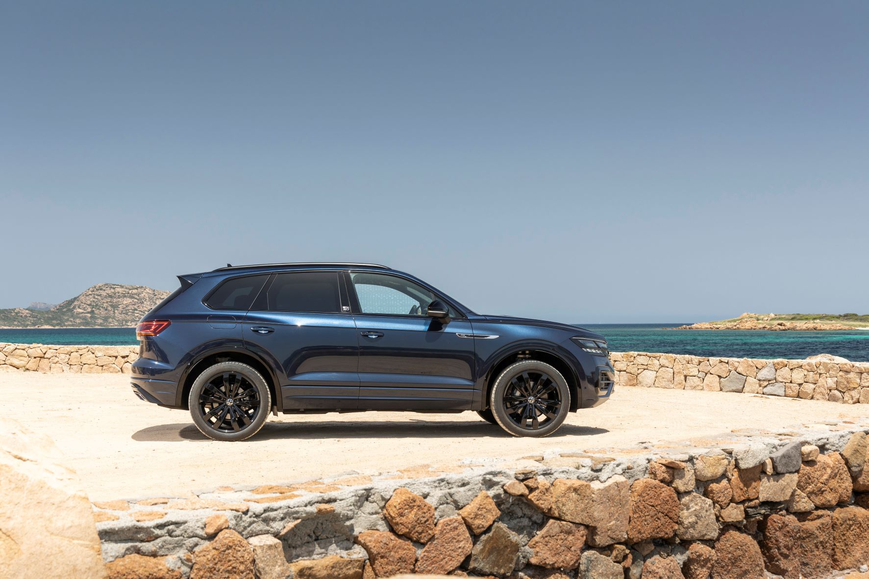 Side view of the VW Touareg 'Edition 20'