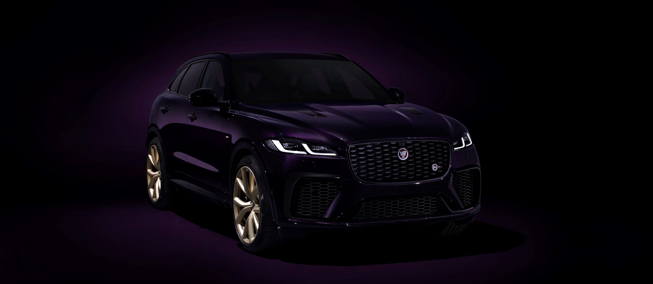 Front three quarters view of the Jaguar F-Pace SVR SV Bespoke Edition 1988