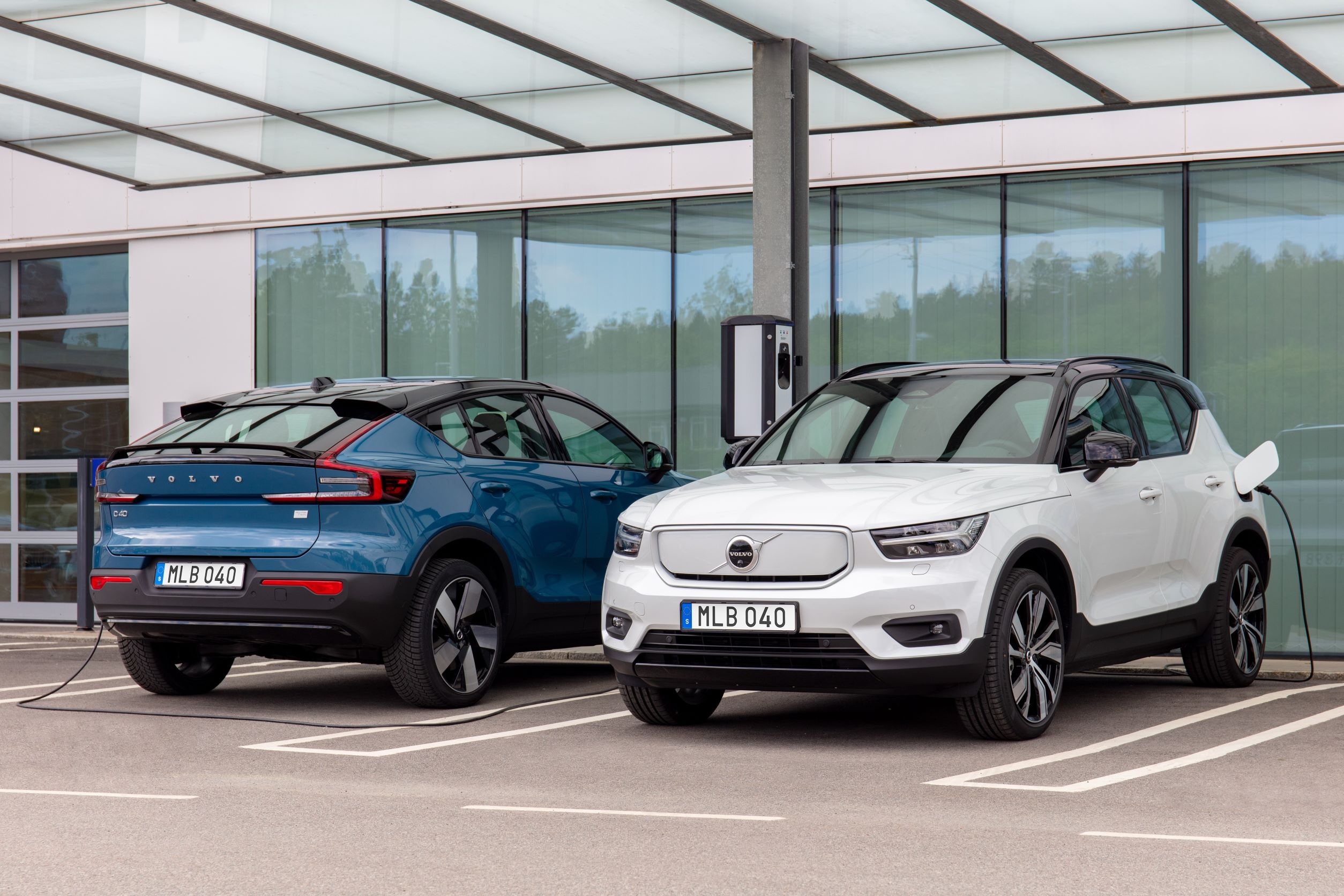 Volvo C40 and XC40 Recharge EVs side by side