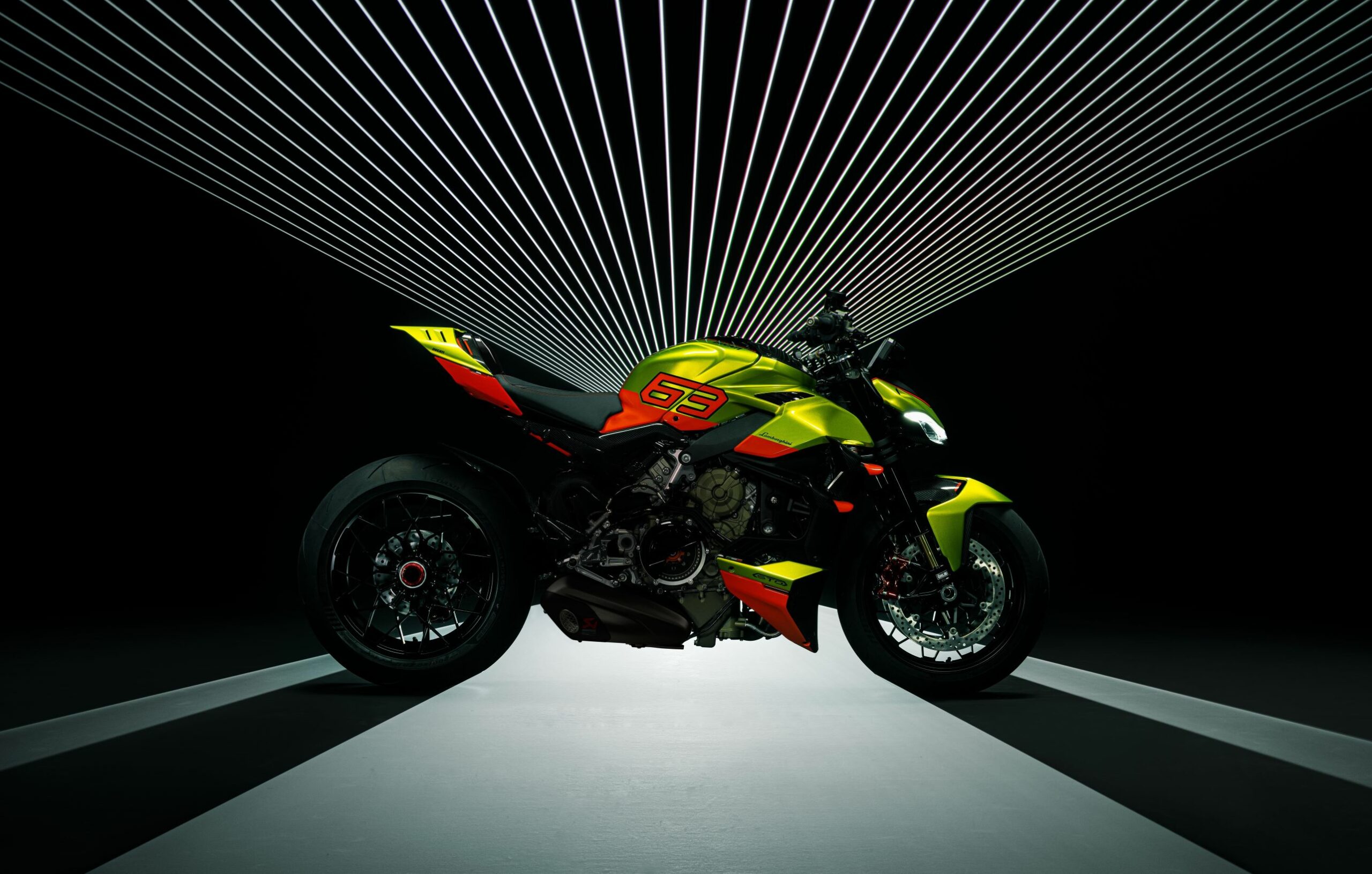 Side view of the Ducati Streetfighter V4 Lamborghini in green and orange