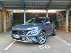 Front three quarters view of the new 2022 Hyundai Kona Hybrid in bluish gray
