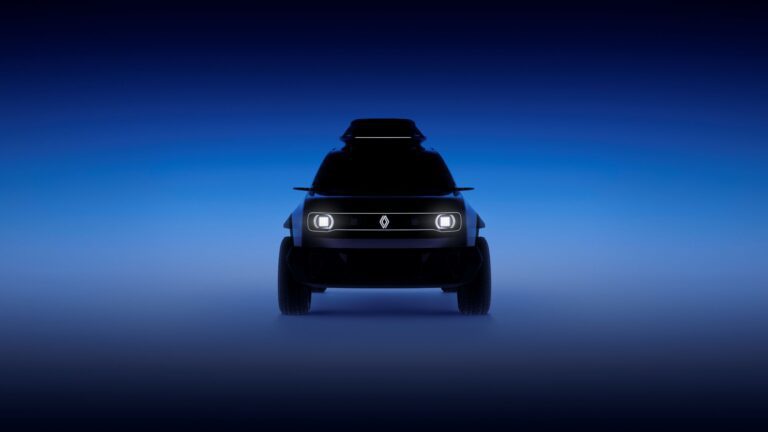 Front teaser view of the reborn Renault 4