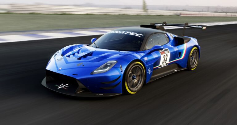 Front three quarters view of the Maserati GT2 racecar in blue