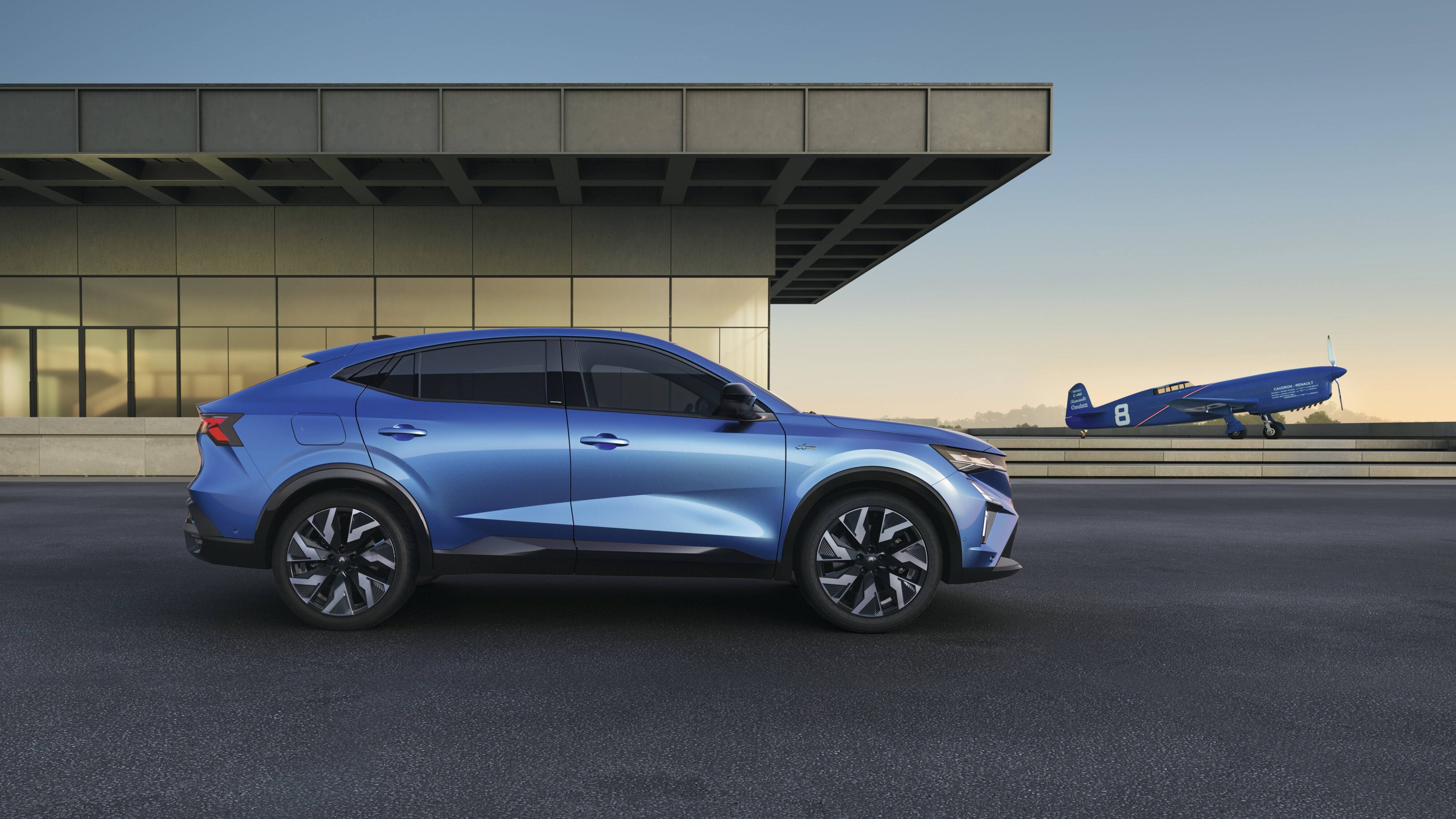 Side view of the Renault Rafale in Alpine Blue