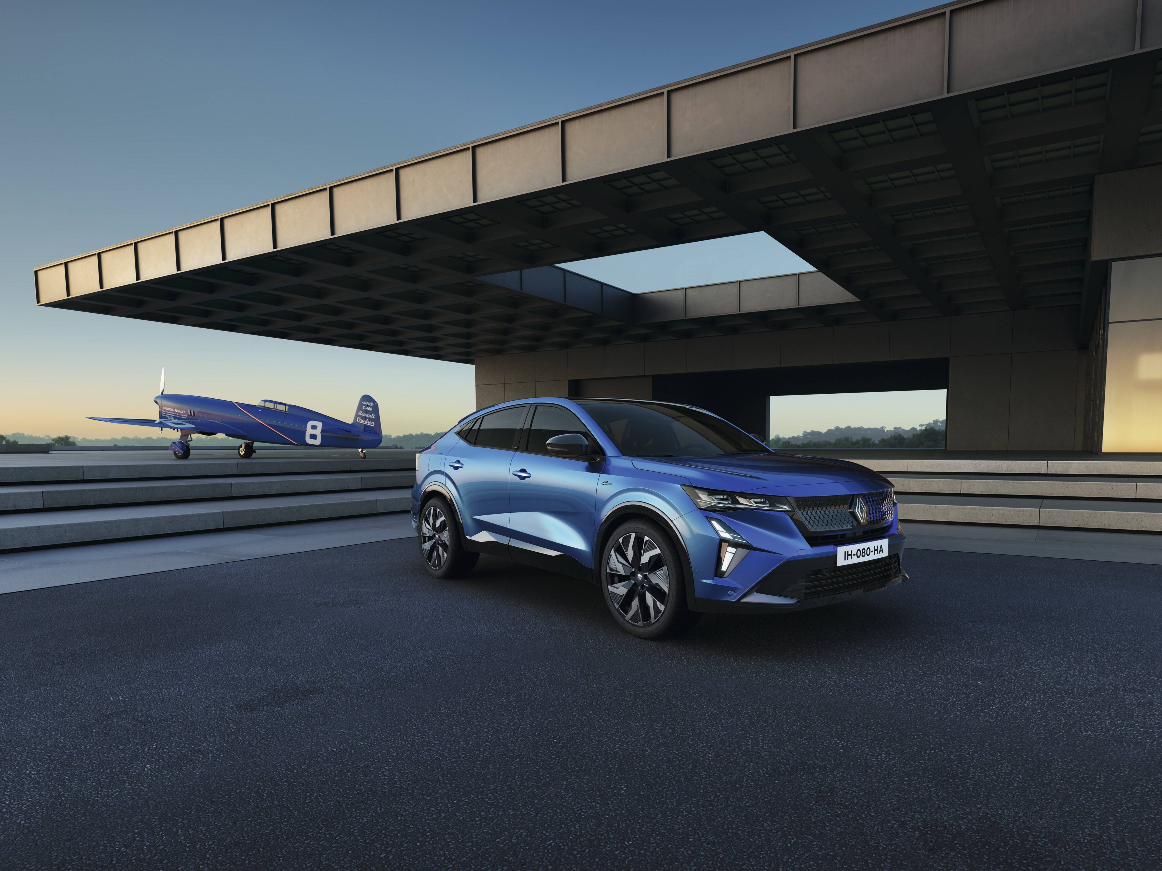 Front three quarters view of the new Renault Rafale SUV in Alpine Blue