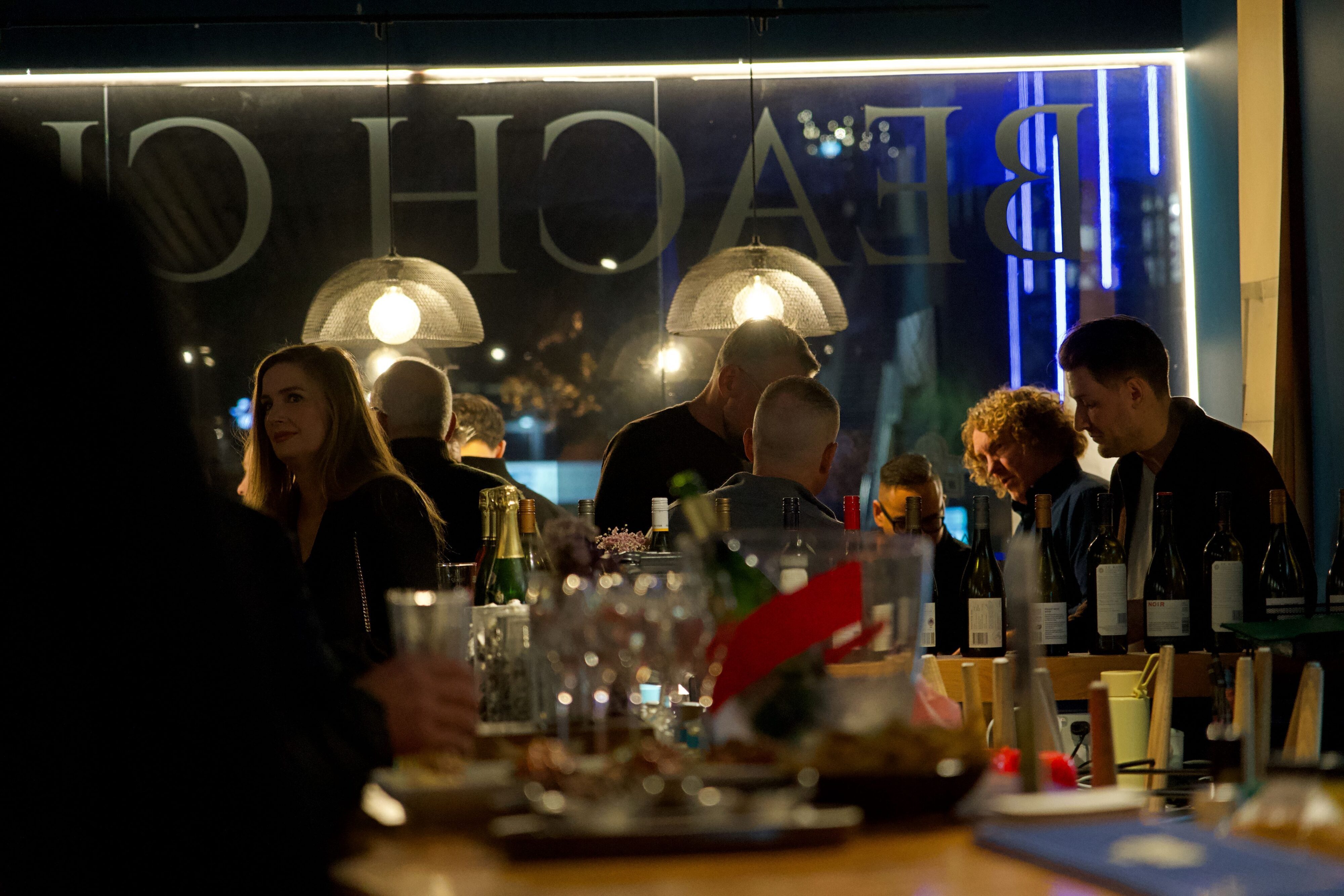 A group of watch enthusiasts at Beach Club Oyster & Kitchen at Orakei, Auckland at FiveFortyFive's Auckland VIP event.