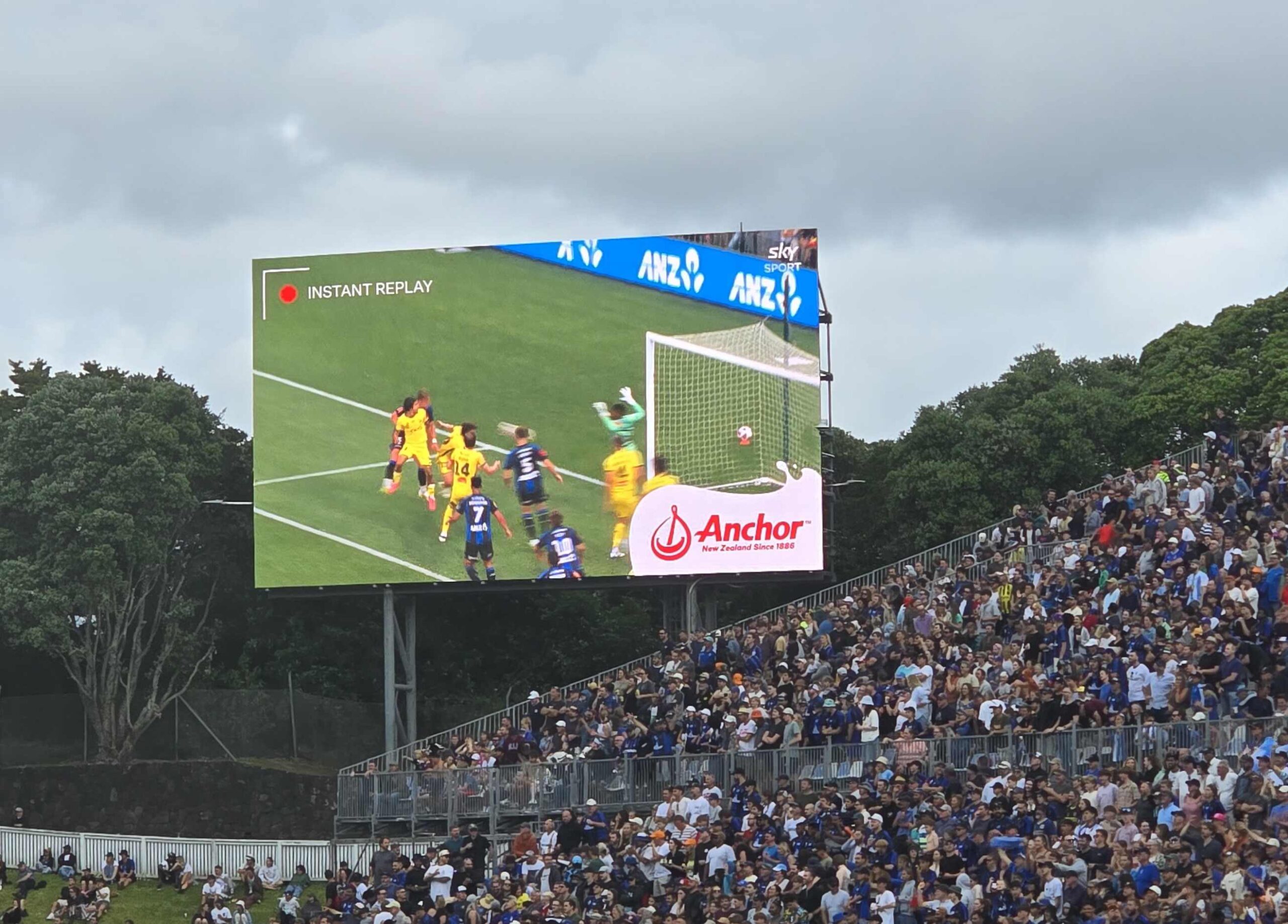 Auckland FC 2 - 1 Wellington Phoenix