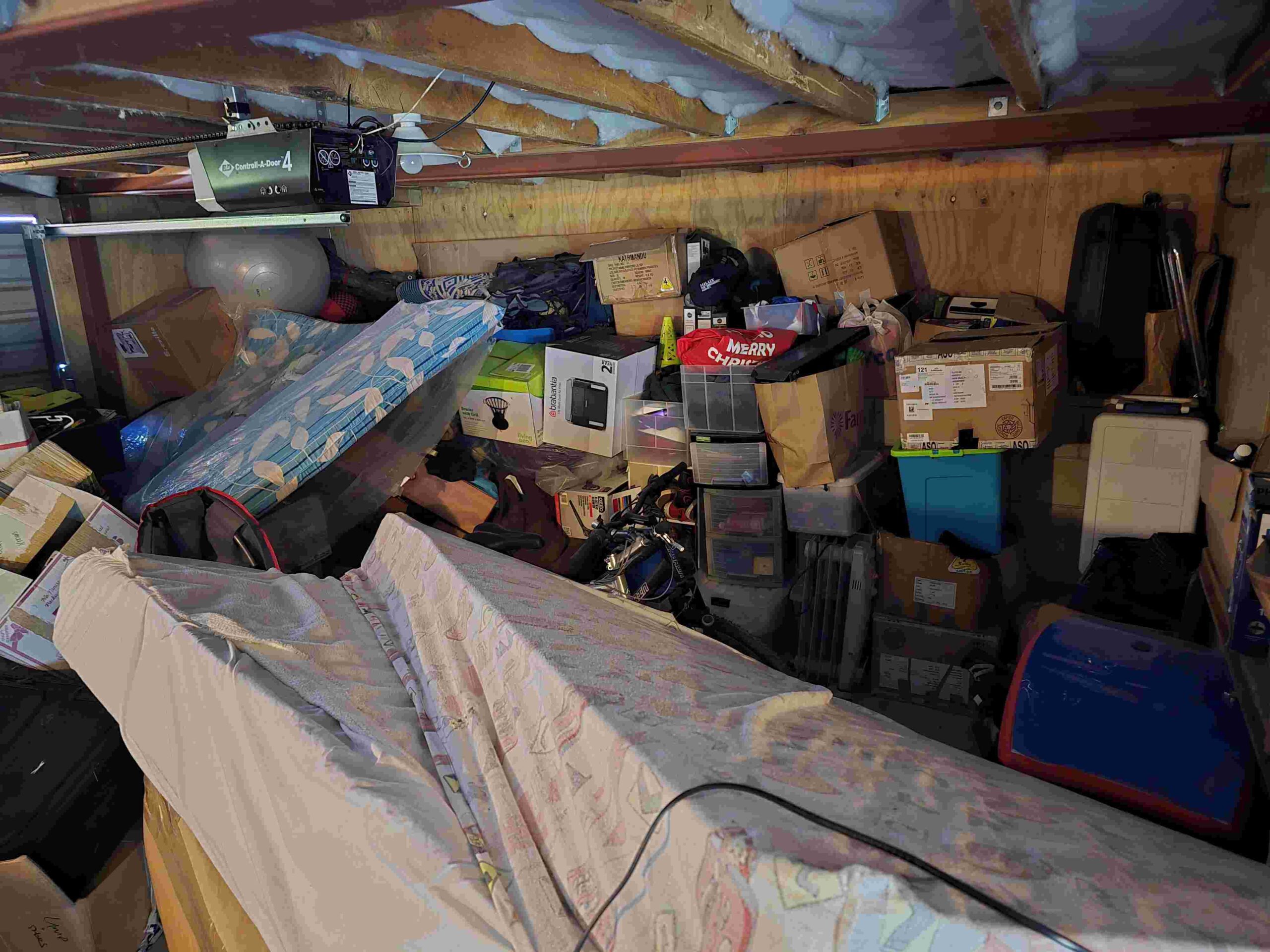 Guide to Declutter your garage