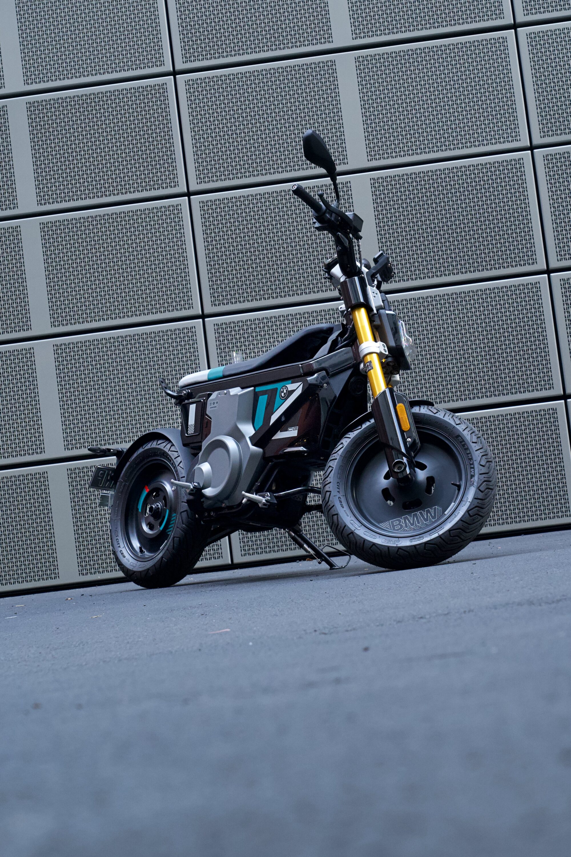City Street Smarts - BMW CE 02 Review