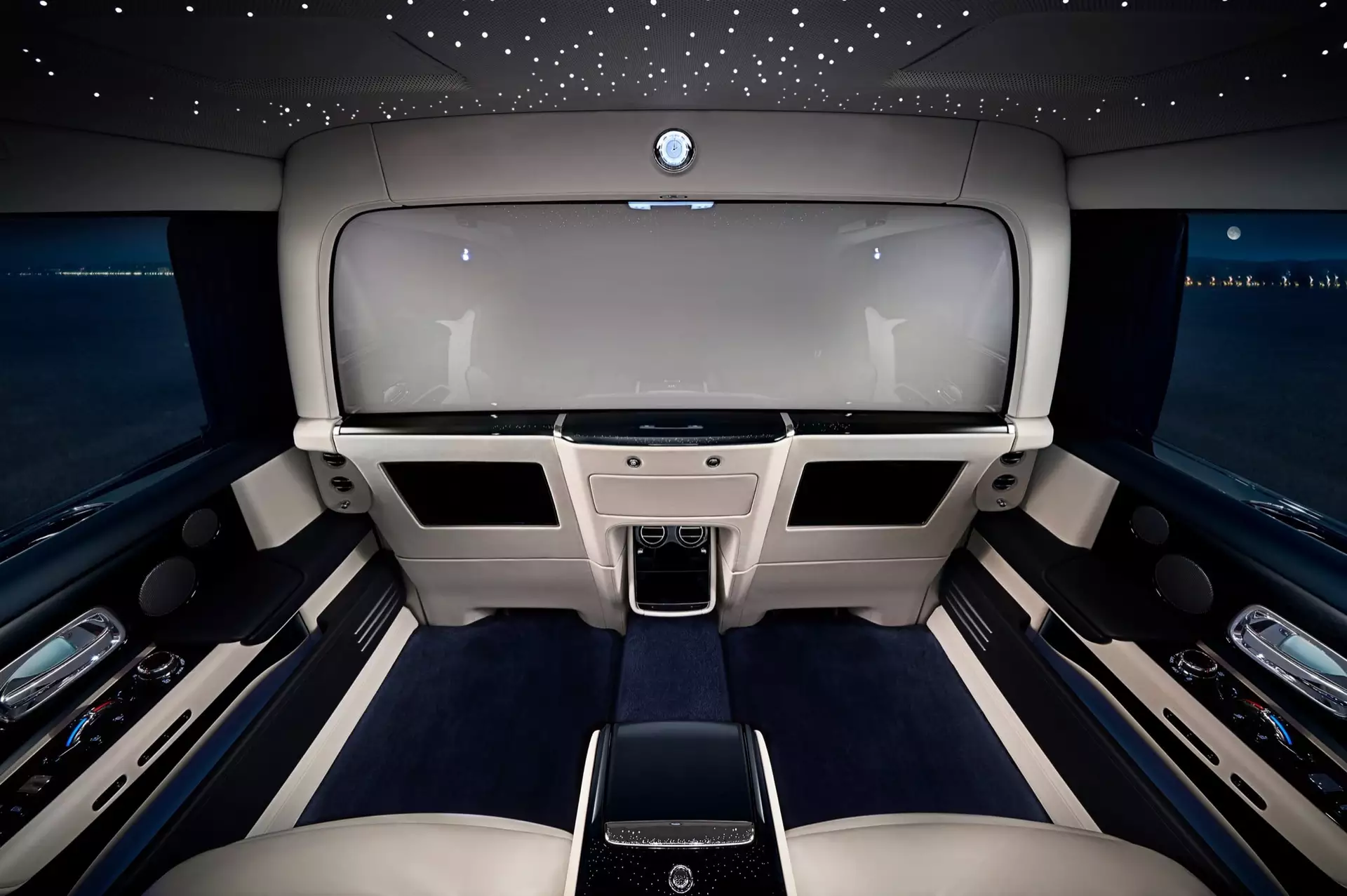 Rolls Royce Phantom VIII Extended Wheelbase (EWB