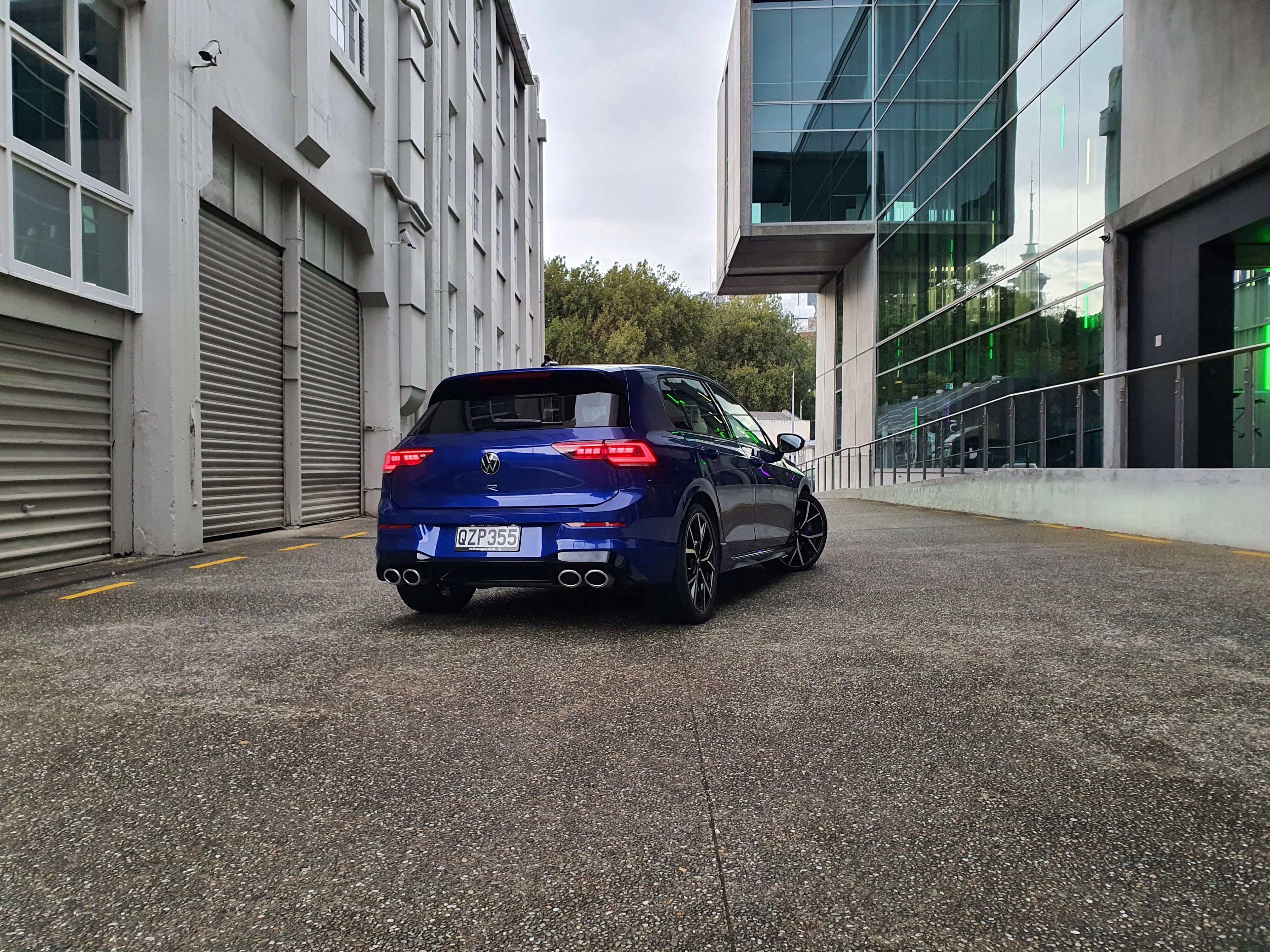 Rear three quarters view of a 2025 Volkswagen Golf R Mk8.5 in Lapiz Blue Metallic.