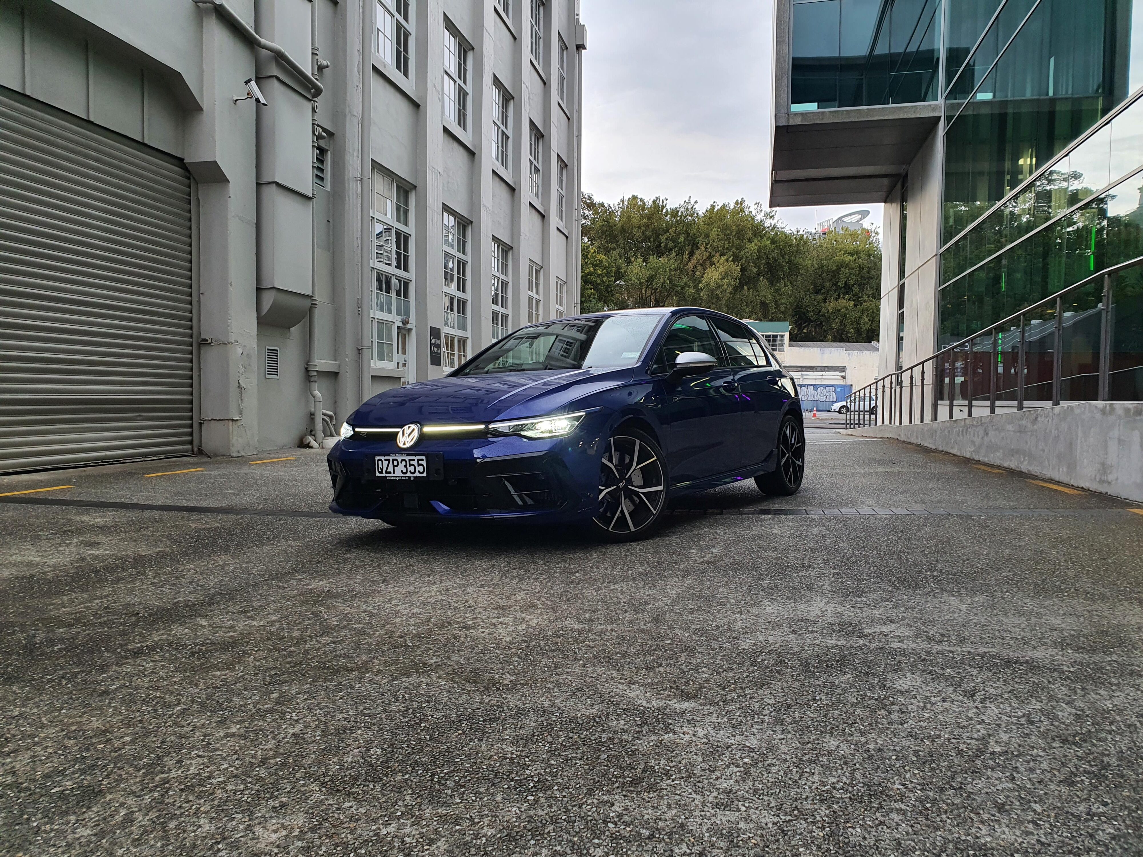 Front three quarters view of a 2025 Volkswagen Golf R Mk8.5 in Lapiz Blue Metallic.