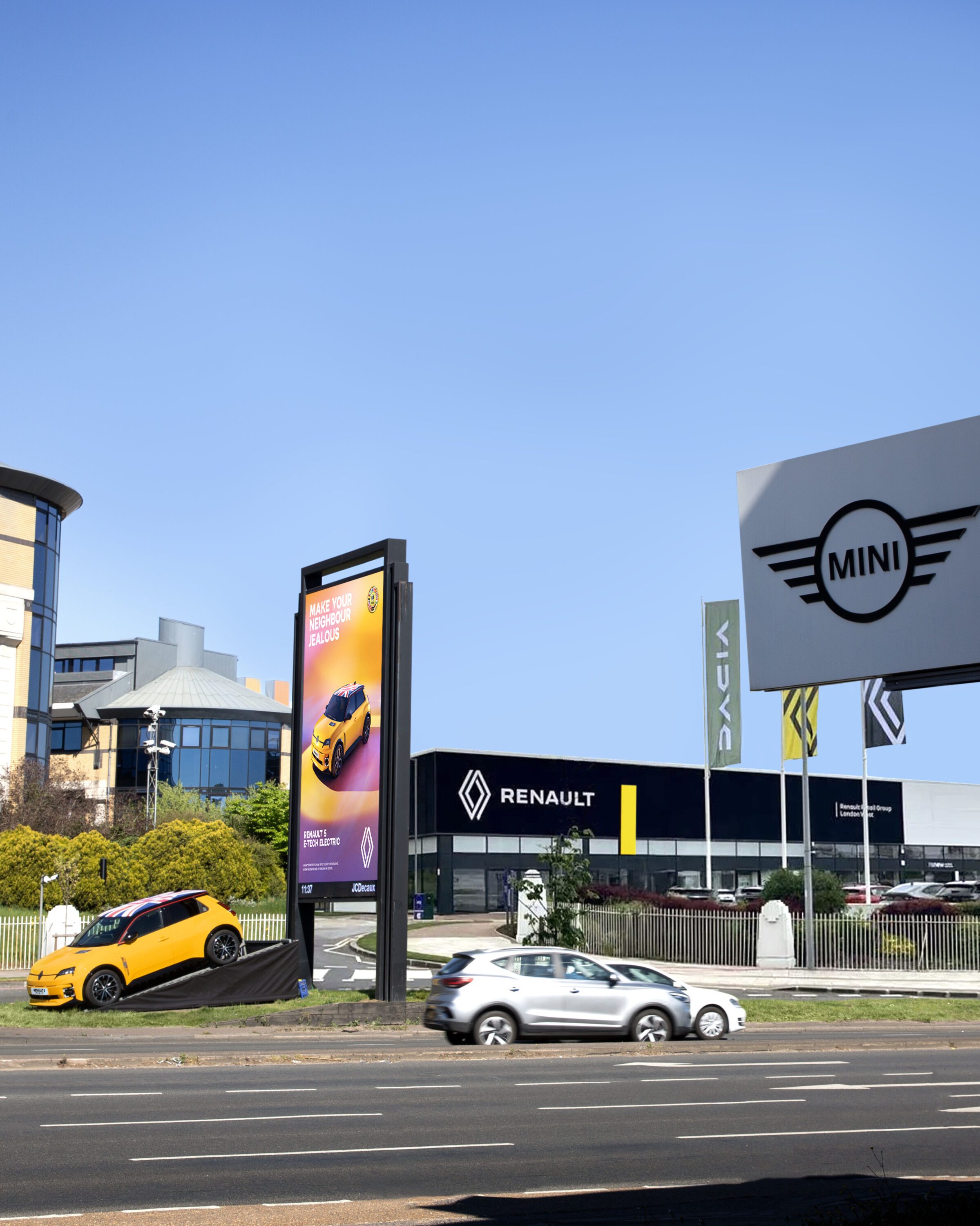 Renault goads Mini in 'cross the road' trash talk
