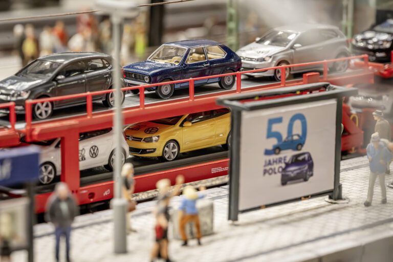 A photo of miniature Volkswagen Polos on a model railway at Miniatur Wunderland, Hamburg.