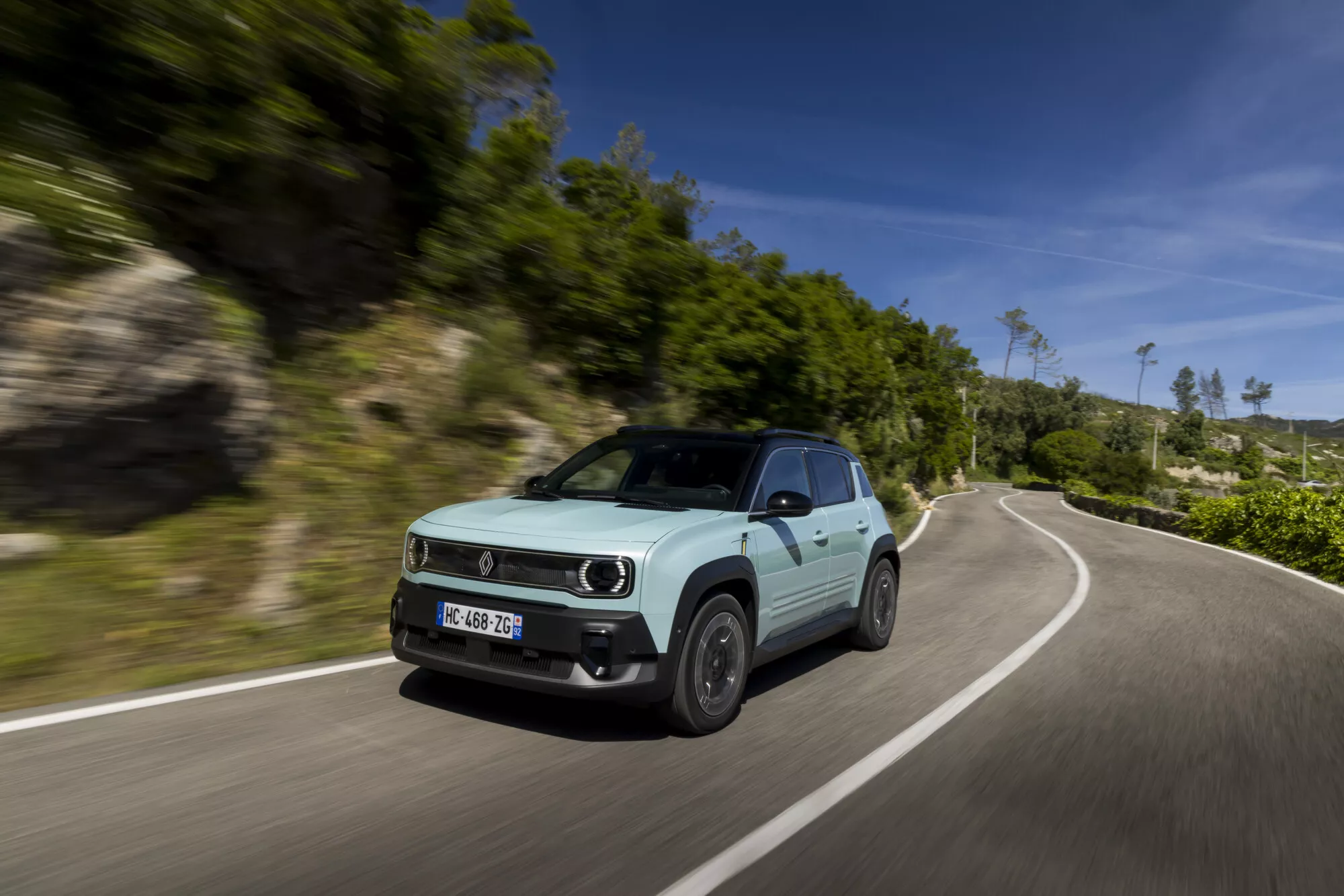 The All-New Renault 4 E-Tech Electric Blends Heritage with Modern Versatility