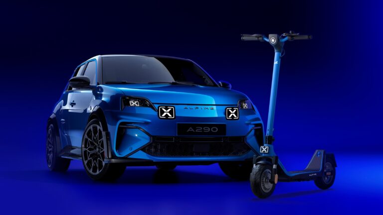A photo of a blue Alpine A290 GTS and an Alpine 100A GT e-scooter by Cibox and Yeep.me.
