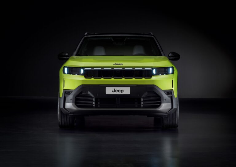 A frontal view of the new Jeep Compass in Green.