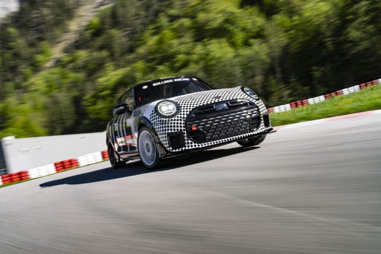 MINI JCW and Bulldog Racing Set for Nürburgring 24 Hours Glory