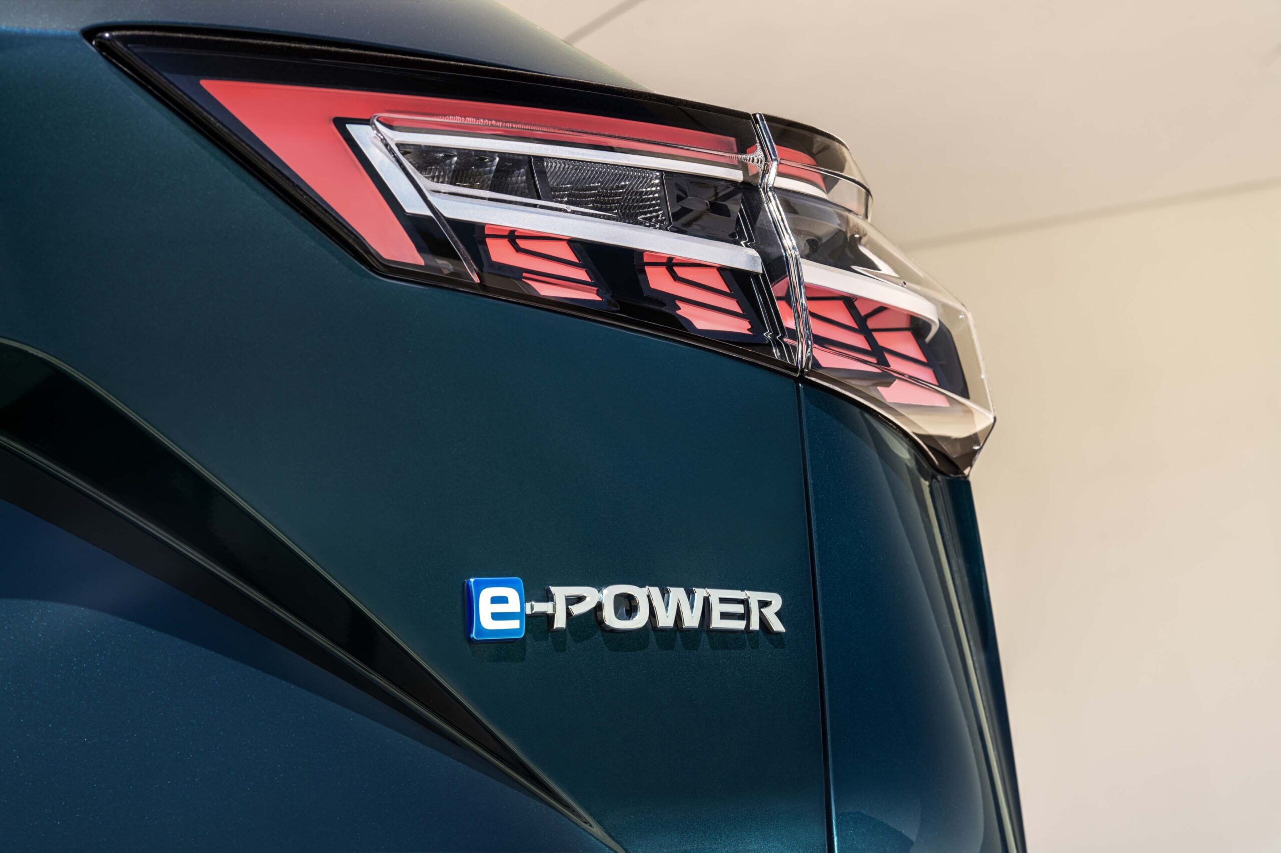 Nissan's New e-POWER - The Plug-free EV Experience